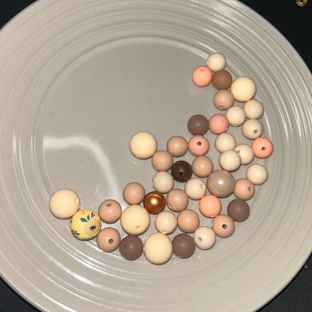 40 Assorted Beads in Neutral Tones